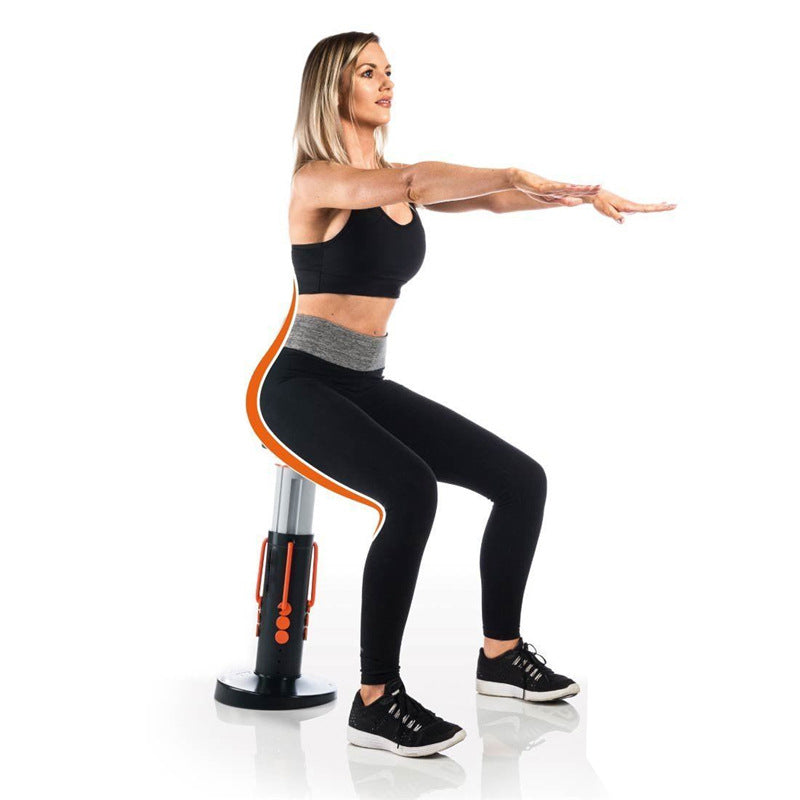 Cvičící žena používající hip trainer for fitness pro posílení boků a zpevnění jádra.
