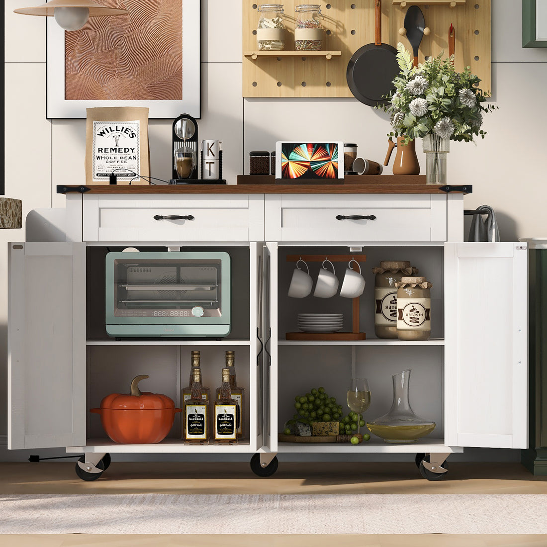 Farmhouse kitchen island with power outlet, bílý ostrov s dřevěnou deskou a úložným prostorem, stylový a praktický.