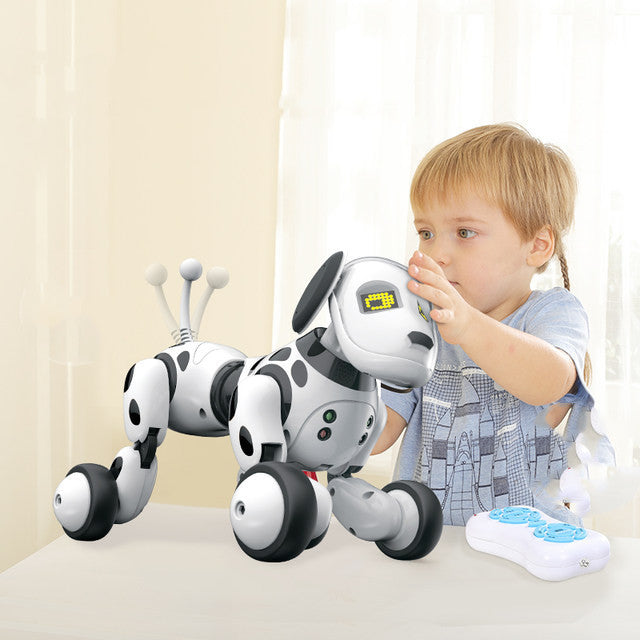Dítě hraje se smart robot dog toy for kids, který reaguje na dotyk a tančí.