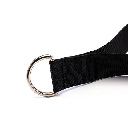 Černé úchopy na fitness vybavení s kovovým kroužkem, fitness equipment gantry handle accessories