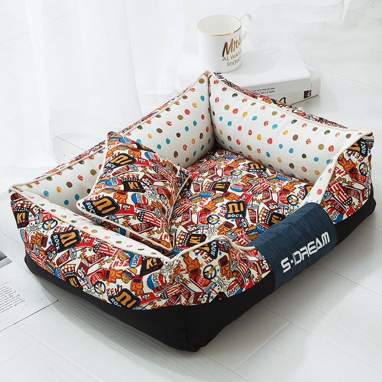 Pohodlný pelíšek pro psy a kočky s veselým vzorem, ideální jako pet bed accessories for dogs and cats.