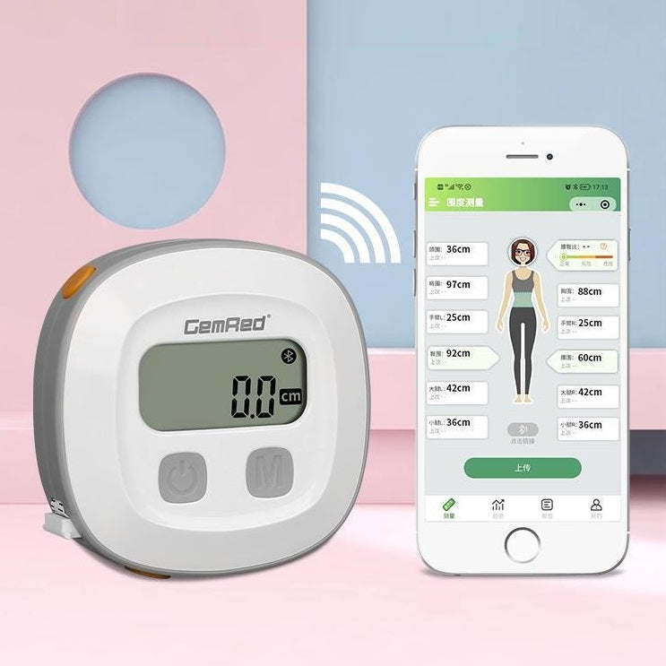 Elektronické chytré měřicí pásmo s digitálním displejem a mobilní aplikací pro sledování měření.